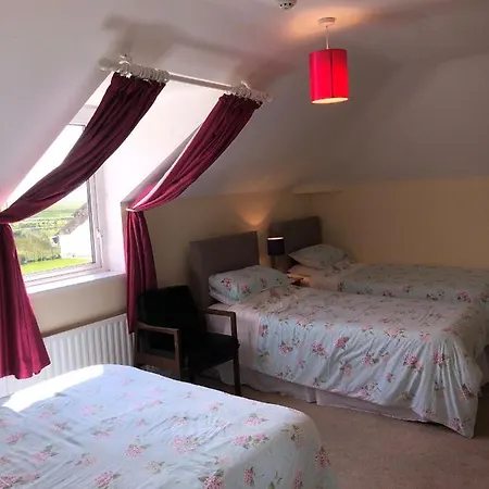 Mulhollow House Only Panzió Keel