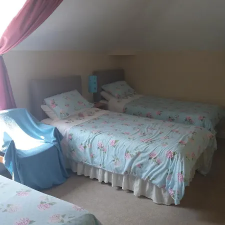 Mulhollow House Only 3*