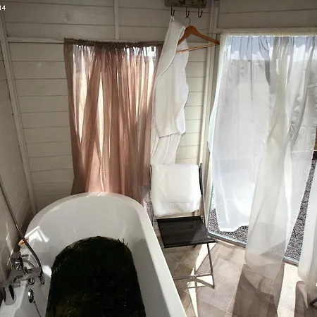 Panzió Mulhollow House Only Keel