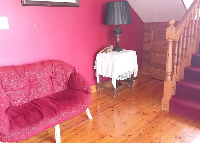 Mulhollow House Only 3*